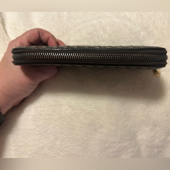 Authentic Bottega Vaneta Nappa Intrecciato Zip Around Wallet - Picture 5 of 13